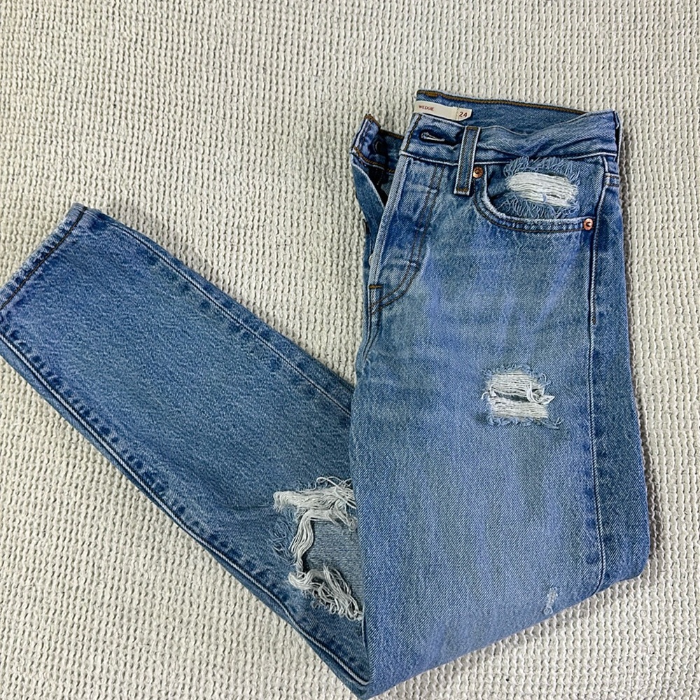 Levi wedgie size 24